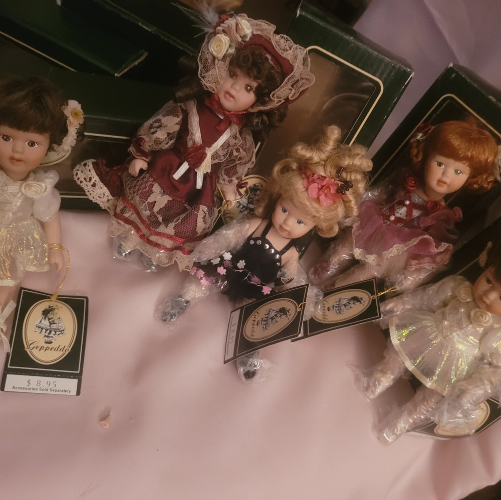 Geppeddo Dolls - Picture 3 of 3